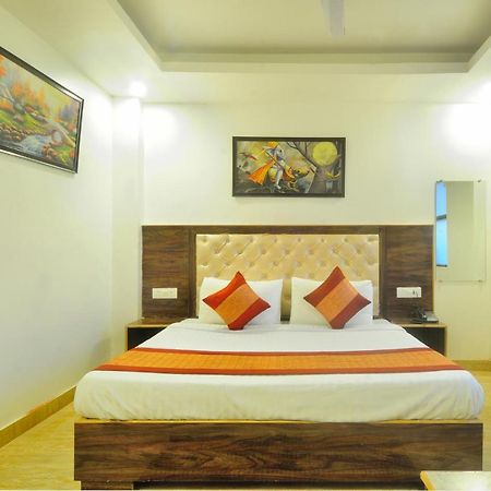 Hotel Noida Delight Екстериор снимка