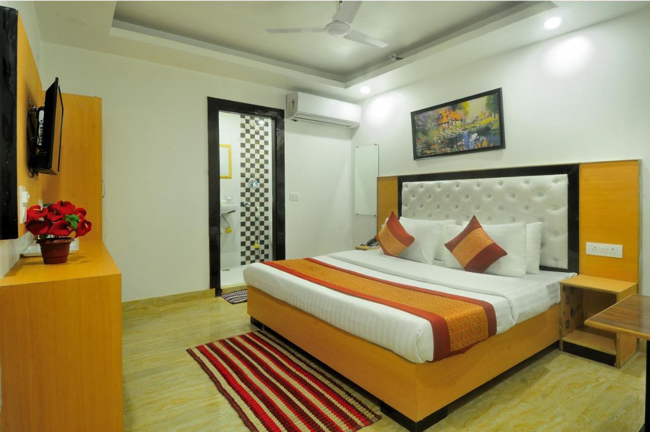 Hotel Noida Delight Екстериор снимка